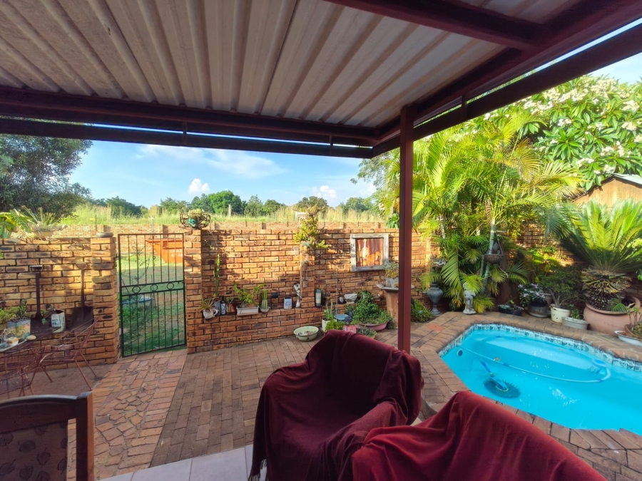 3 Bedroom Property for Sale in Safari Gardens North West